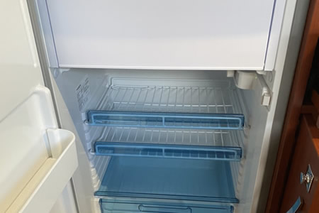 冷蔵庫は、大きな90L